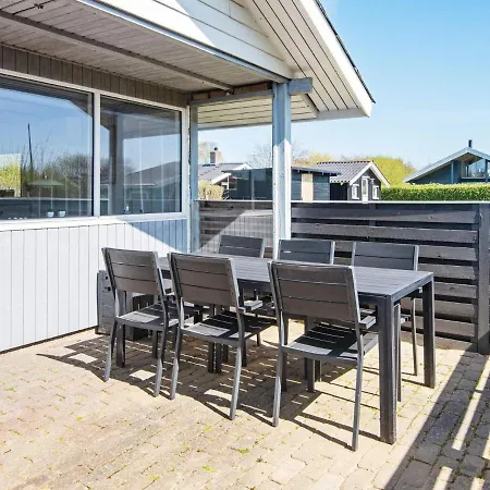 4 Person In Hemmet-by Traum * Hemmet