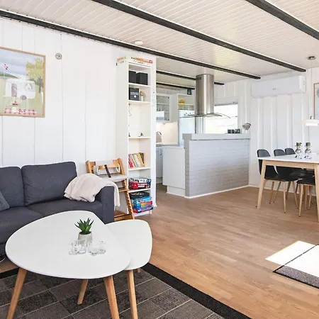 4 Person In Hemmet-by Traum Hemmet