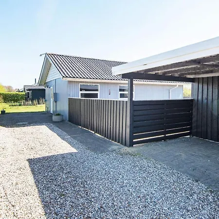 4 Person In Hemmet-by Traum * Hemmet